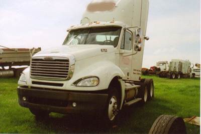 Freightliner Columbia 120 Salvage Truck