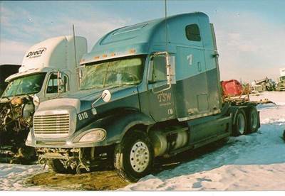 Freightliner Columbia 120 Salvage Truck