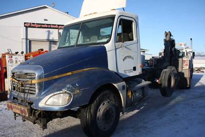 Freightliner Columbia 120 Salvage Truck