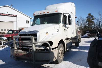Freightliner Columbia 120 Salvage Truck