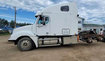Freightliner Columbia 120 Salvage Truck