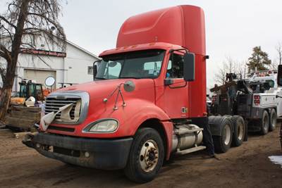 Freightliner Columbia 120 Salvage Truck