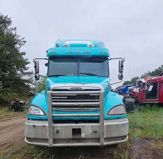 Freightliner Columbia 120 Salvage Truck