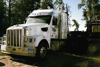 Freightliner Coronado 122 Salvage Truck