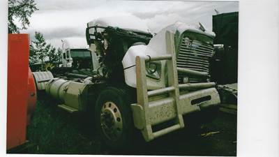 Freightliner Coronado 122 Salvage Truck