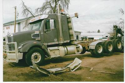 Freightliner Coronado 122 Salvage Truck