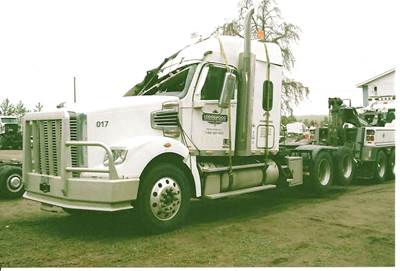 Freightliner Coronado Salvage Truck