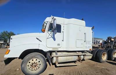 Freightliner FLD112 Salvage Truck