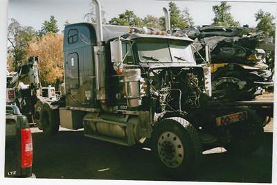 Freightliner FLD120 Classic Salvage Truck