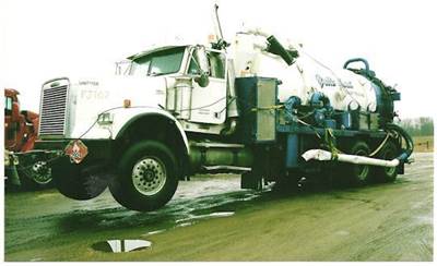 Freightliner FLD120 Classic Salvage Truck