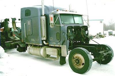 Freightliner FLD120 Classic Salvage Truck
