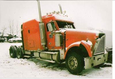 Freightliner FLD120 Classic Salvage Truck