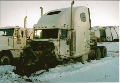 Freightliner FLD120 Classic Salvage Truck
