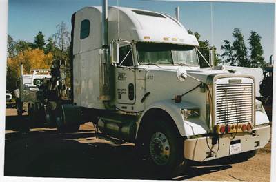 Freightliner FLD120 Classic Salvage Truck