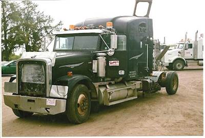Freightliner FLD120 Classic Salvage Truck