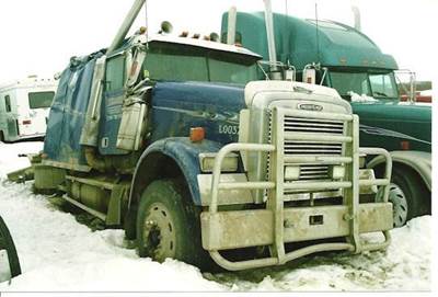 Freightliner FLD120 Classic Salvage Truck