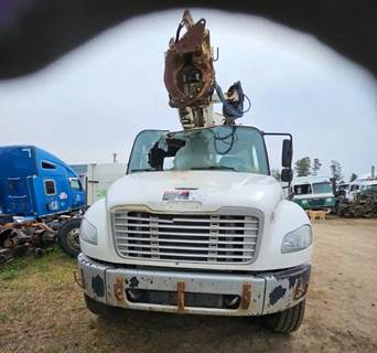 Freightliner M2 106 Salvage Truck