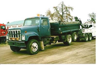 International 2574 Salvage Truck