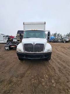 International 4200 Salvage Truck
