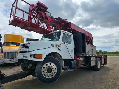 International 4700 Salvage Truck