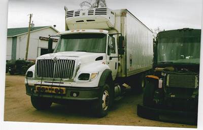 International 7600 Salvage Truck
