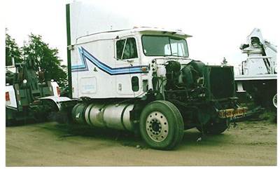 International 9200 Salvage Truck