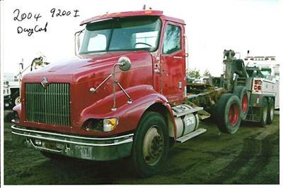 International 9200i Salvage Truck