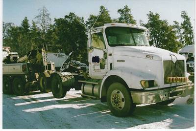 International 9200i Salvage Truck