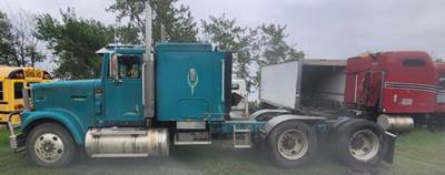 International 9300 Salvage Truck