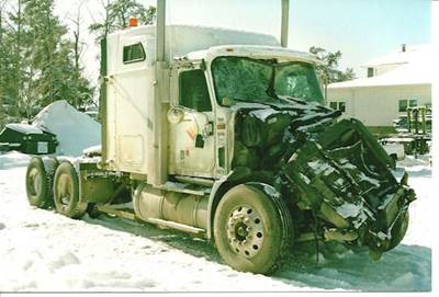 International 9400i Salvage Truck