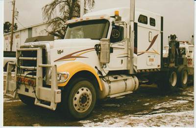 International 9900i Salvage Truck
