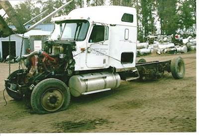 International 9900i Salvage Truck
