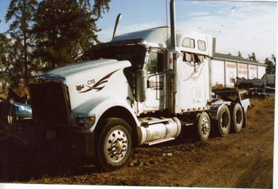 International 9900i Salvage Truck