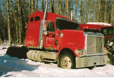 International 9900i Salvage Truck