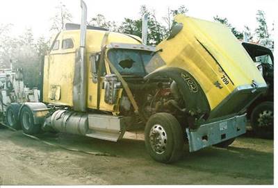 International 9900i Salvage Truck