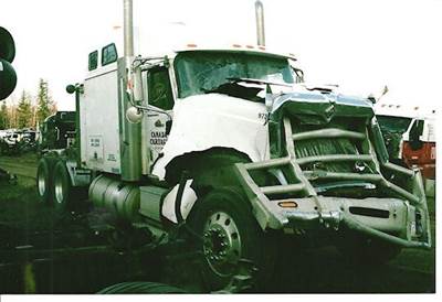 International 9900i Salvage Truck