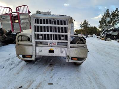 International 9900i Salvage Truck