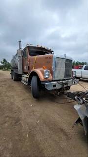 International F9370 Salvage Truck