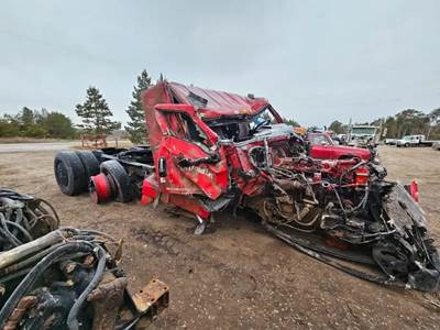 International LT625 Salvage Truck