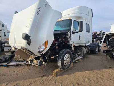 International LT625 Salvage Truck