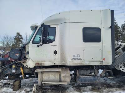 International ProStar Salvage Truck