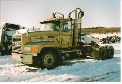 Mack CL713 Salvage Truck