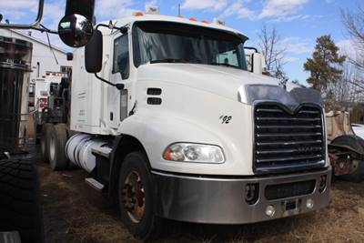 Mack Pinnacle CXU613 Salvage Truck
