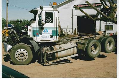 Mack Vision CX613 Salvage Truck