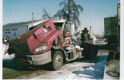 Mack Vision CX613 Salvage Truck