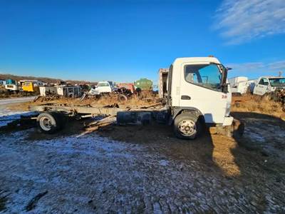 Mitsubishi FE85D Salvage Truck