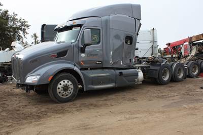 Peterbilt 579 Salvage Truck