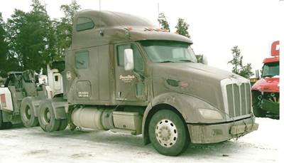 Peterbilt 587 Salvage Truck