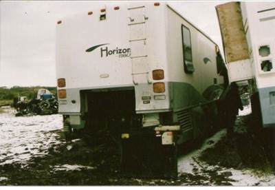 2001 Motorhome Other MH003-2292 Winnabego Class A Yard 3S  White & Green 