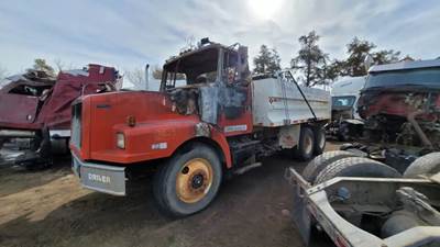 Volvo / WhiteGMC WG Salvage Truck
